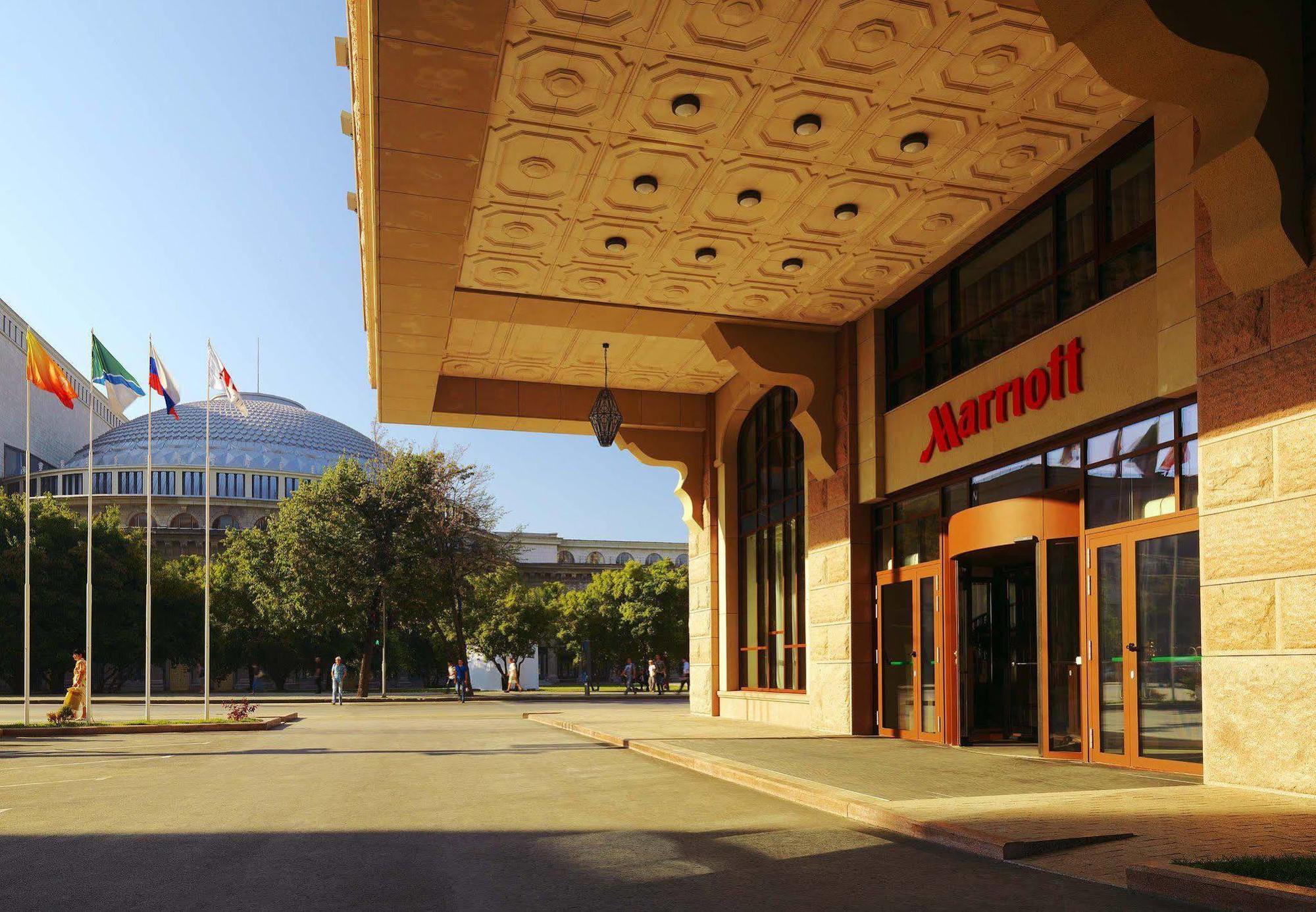 Novosibirsk Marriott Hotel Exterior foto